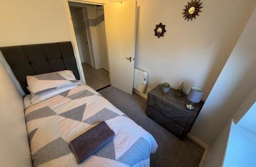 Heybridge Apartment | Canal Side Retreat