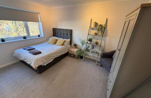 Heybridge Apartment | Canal Side Retreat