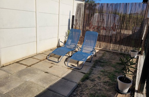 Pagny-la-Ville Apartment | canal-side studio