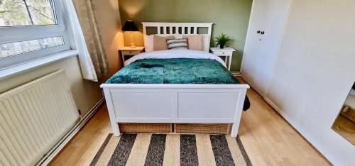 Westbourne Green Apartment | Canal View 3 bed Flat - Little Venice!