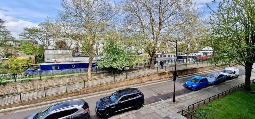 Westbourne Green Apartment | Canal View 3 bed Flat - Little Venice!