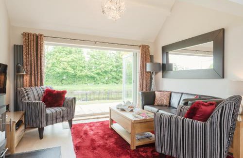 Ellesmere House | Canal View