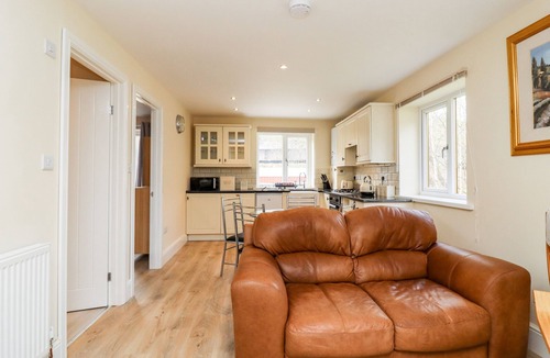 Walsden Cottage | Canal View