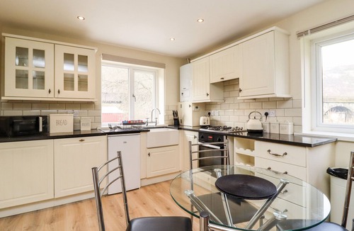 Walsden Cottage | Canal View