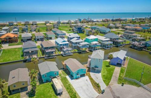 Galveston House | Canalfront Home With Huge Deck and Near the Beach