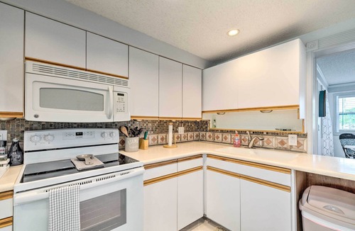 Hudson Beach Estates House | Canalfront Hudson Home w/Private Dock & Yard!