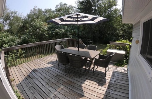 Newboro House | Canalman’s Cottage | Historic Lockside Retreat