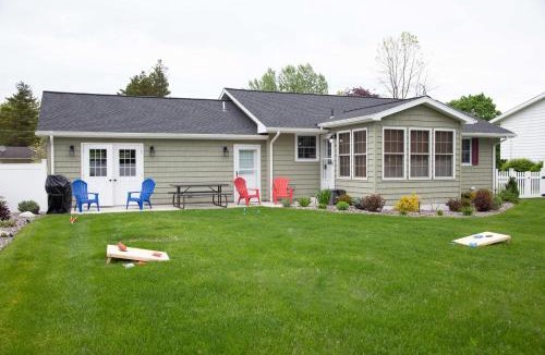 Waterloo House | Canalside Cottage 3BR Lake Access Dock Fire Pit