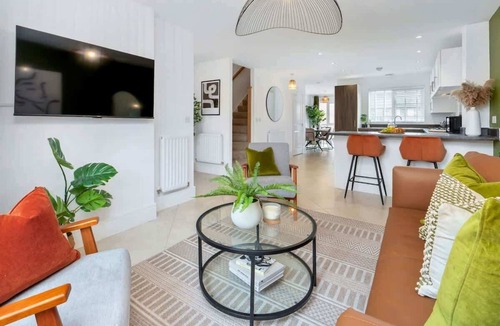 Hanley House | Canalside House Summa