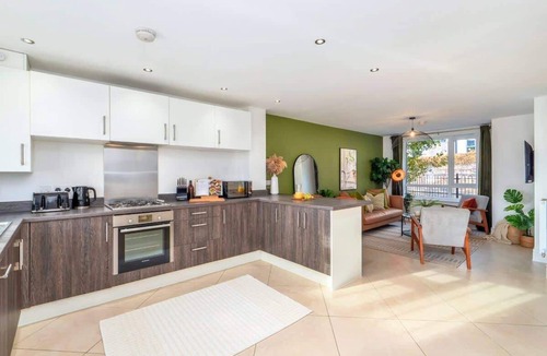 Hanley House | Canalside House Summa