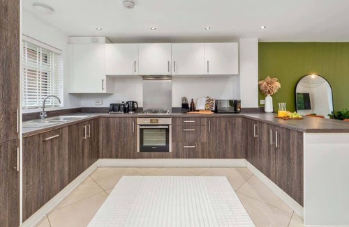 Hanley House | Canalside House Summa