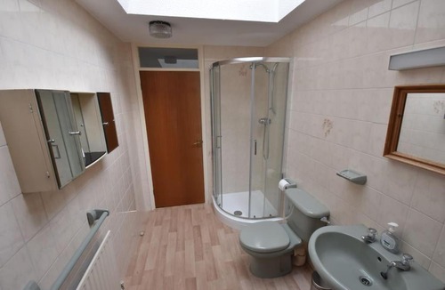 Grasby House | Canalside Manor House Annexe with Secure Parking