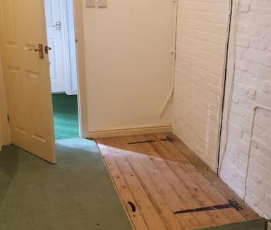 Grasby House | Canalside Manor House Annexe with Secure Parking