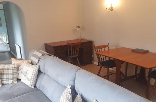 Grasby House | Canalside Manor House Annexe with Secure Parking