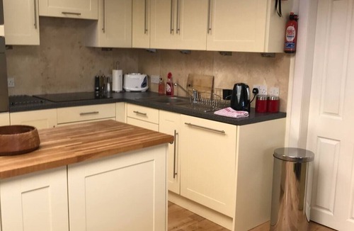 Bruntsfield Apartment | Canalside retreat - City Centre