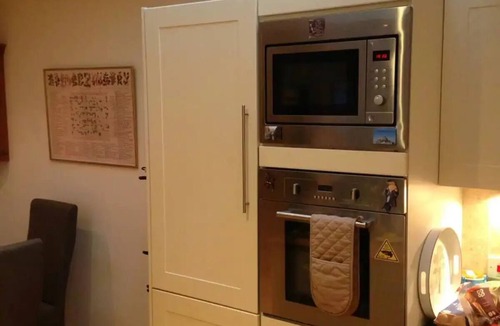 Bruntsfield Apartment | Canalside retreat - City Centre