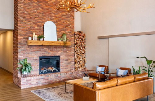 Cochrane Hotel | Canalta Cochrane