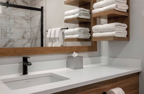 Cochrane Hotel | Canalta Cochrane