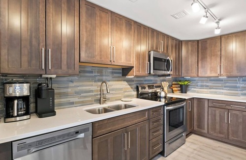Canandaigua Condo | Canandaigua Condo w/Restaurant and Pool/Hot Tub