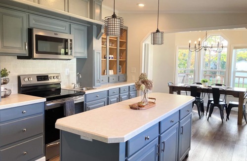 Canandaigua House | Canandaigua Lake Charmer! Wildflower Cottage - Lake Access, Master Suite, Deck