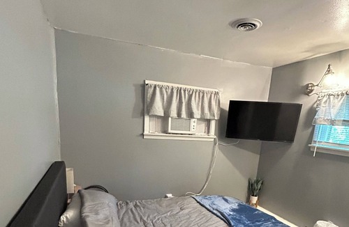Canandaigua Cottage | Canandaigua Lake- East Side. 2 bedroom lakefront cottage with lake access