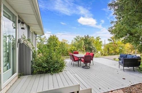 Canandaigua House | Canandaigua Lake Overlook