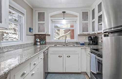 Naples House | Canandaigua Lakefront | 5 Mins to Naples | Dock