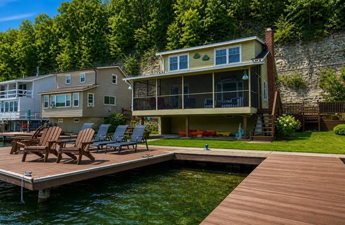 Naples House | Canandaigua Lakefront | 5 Mins to Naples | Dock