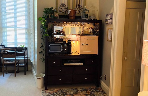 Canandaigua Bed & Breakfast | Canandaigua Main St Private Entrance Guest Suite