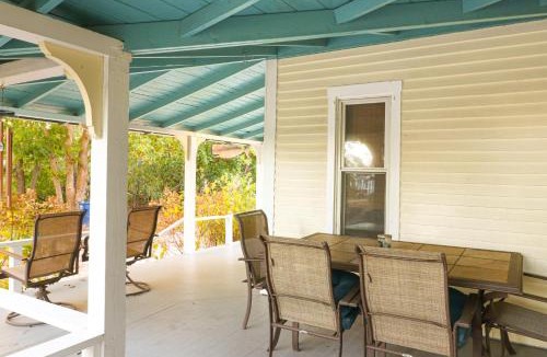 Oak Bluffs House | Canary Cottage