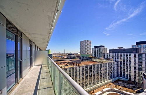 West Don Lands Condo | Canary District Luxury Penthouse Cozy Bedrooms Panoramic Views 360° Gym