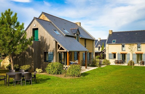 Cancale House | Cancale Port Family Stay