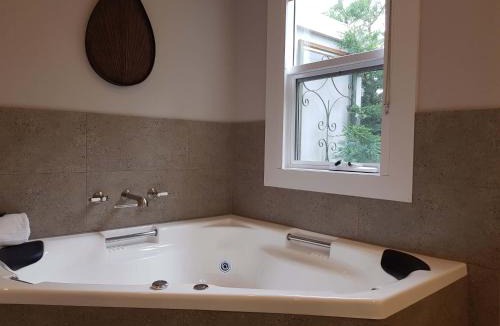 Hepburn House | Candlebark Cottage