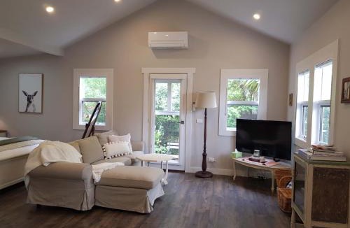 Hepburn House | Candlebark Cottage