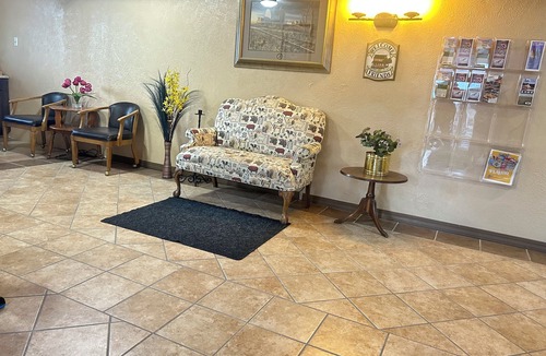 Scottsbluff Hotel | Candlelight Inn by Capital O Scottsbluff
