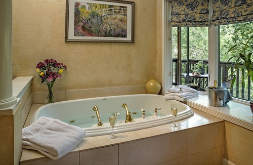 Browns Valley Bed & Breakfast | Candlelight Inn Napa Valley