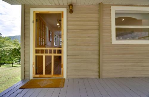 Candler House | Candler Cabin w/Deck & Mount Pisgah Views!