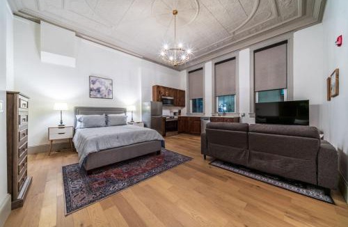 Sedalia Apartment | Candlestick Suite