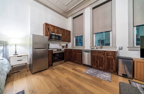 Sedalia Apartment | Candlestick Suite