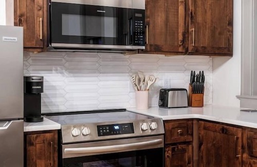 Sedalia Apartment | Candlestick Suite