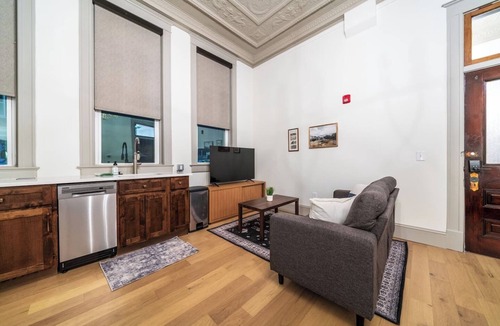 Sedalia Apartment | Candlestick Suite