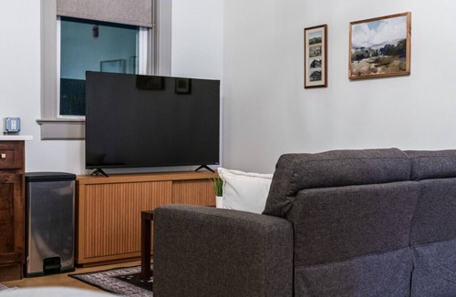 Sedalia Apartment | Candlestick Suite