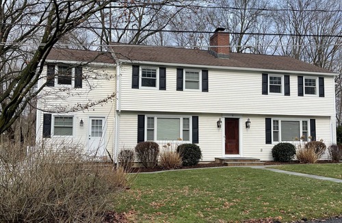 Danbury House | Candlewood Lake Family Fun