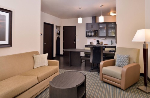 Austin Hotel | Candlewood Suites Austin Airport by IHG