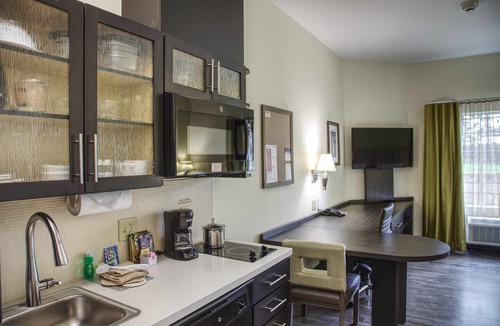 Walnut Creek Business Park Hotel | Candlewood Suites Austin North by IHG