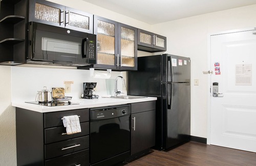 Bay City Hotel | Candlewood Suites Bay City by IHG