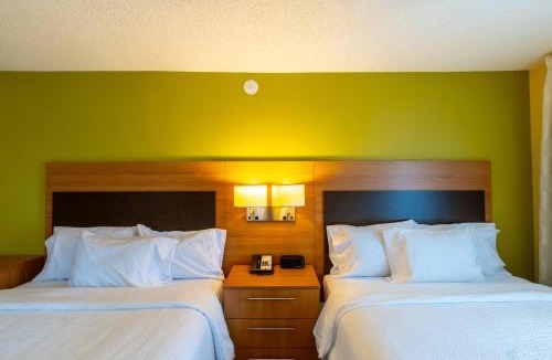 Bedford Hotel | Candlewood Suites Bedford - Fort Worth by IHG