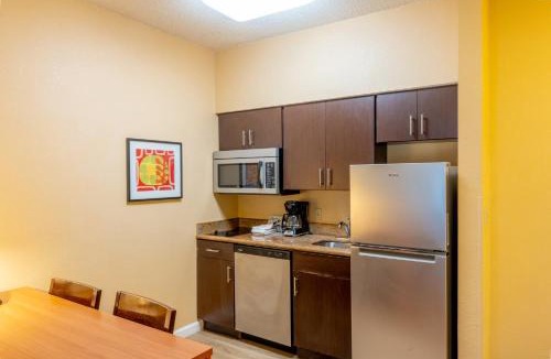 Bedford Hotel | Candlewood Suites Bedford - Fort Worth by IHG