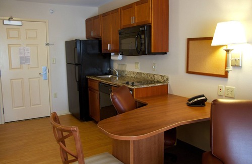 Champaign Hotel | Candlewood Suites Champaign-Urbana University Area by IHG