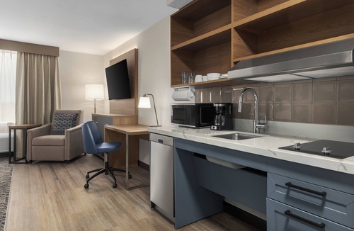 Chatham-Kent Hotel | Candlewood Suites Chatham South by IHG